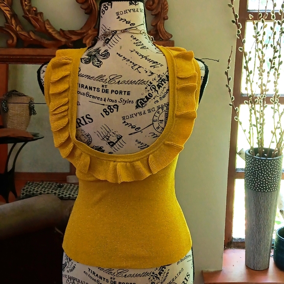 Cute yellow sleeveless sweater - Picture 3 of 4